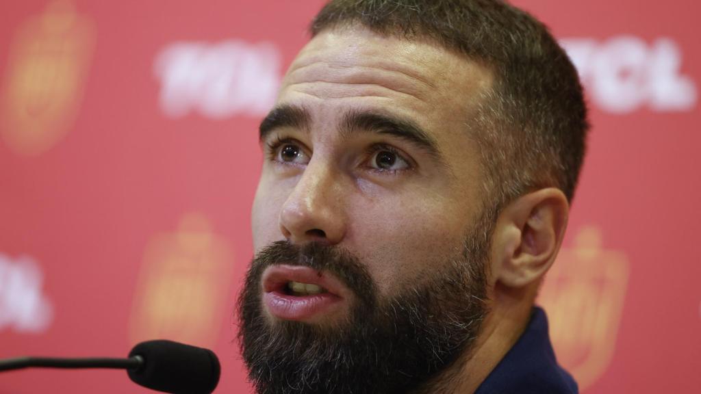 Dani Carvajal en una rueda de prensa con la selección española