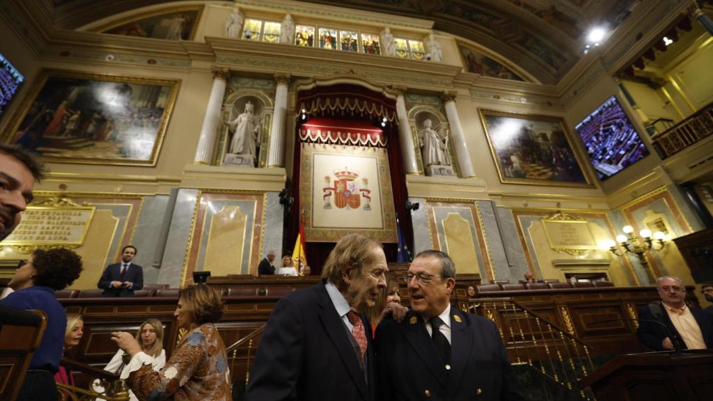 Ramón Tamames, candidato a la presidencia, entra en el Congreso al inicio de la moción de censura.