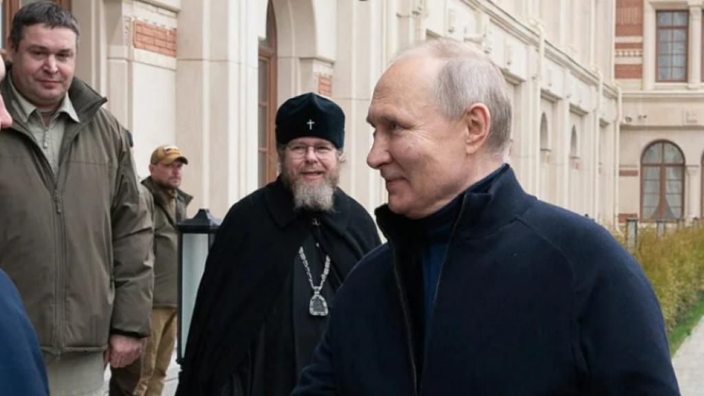 Vladímir Putin durante su visita a Mariúpol este domingo.