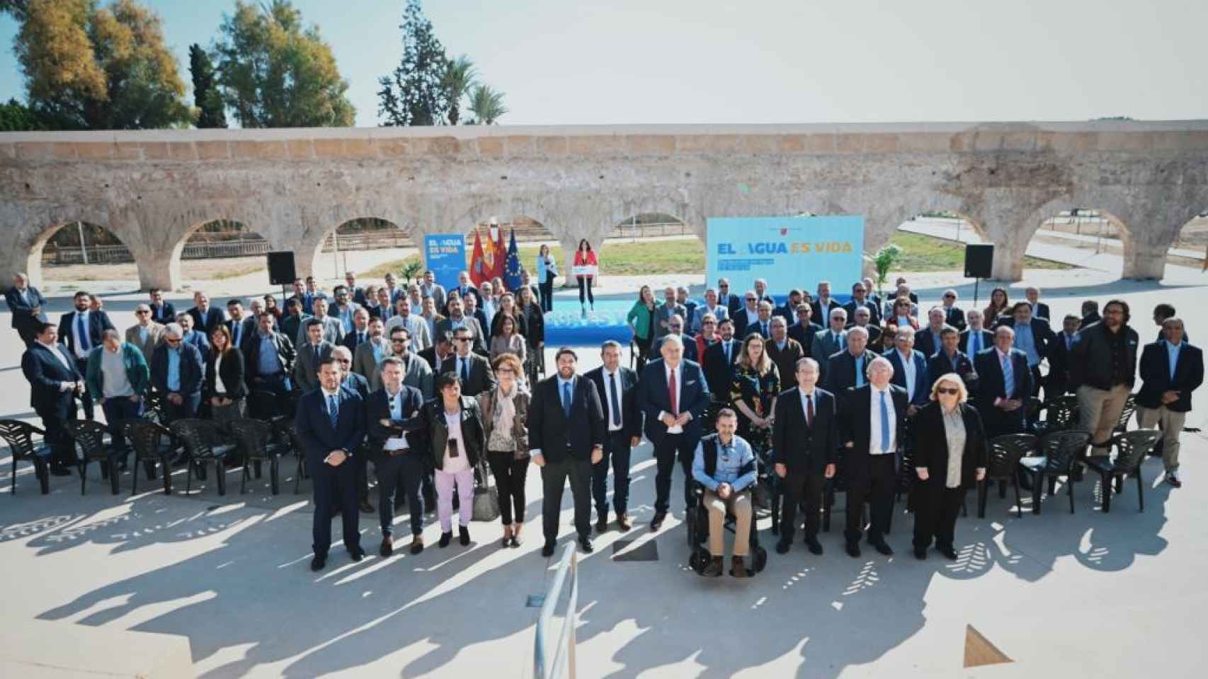 La foto de familia que se han hecho, este miércoles, los asistentes al acto del Día Mundial del Agua, celebrado en Alcantarilla.