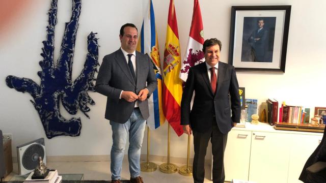 Reunión entre el consejero y el alcalde de Santa Marta de Tormes