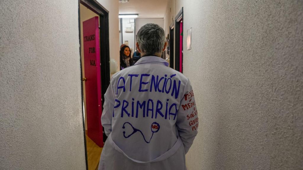 Protesta de un médico de Atención Primaria, en imagen de archivo.