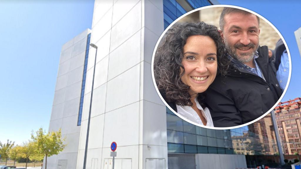 Alvaro Viña y su esposa Beatriz López con el edificio de la Seguridad Social en Valladolid