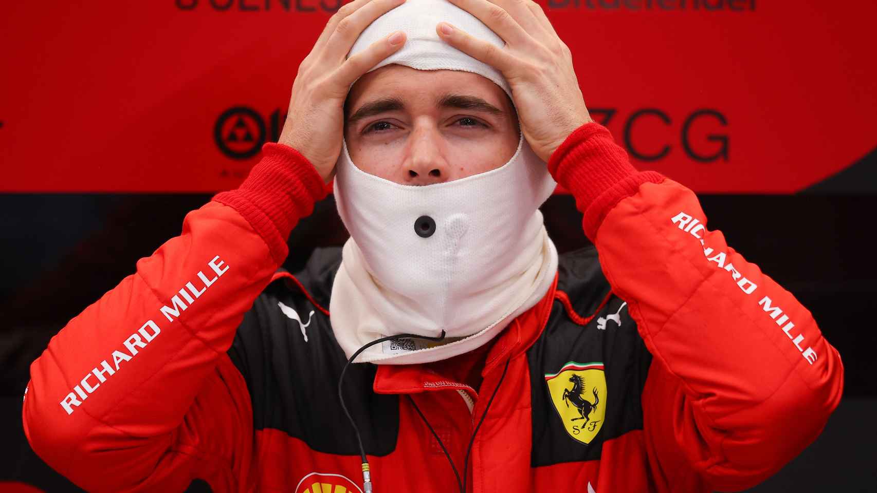 Leclerc en el box de Ferrari en Arabia Saudí