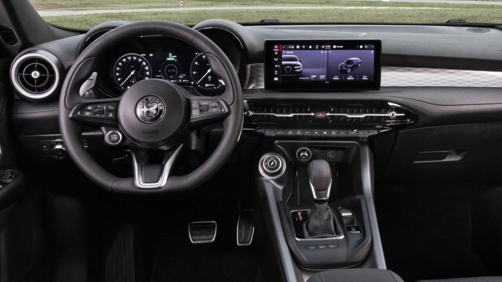 El Alfa Romeo Tonale integra una pantalla multimedia de 10,2 pulgadas.