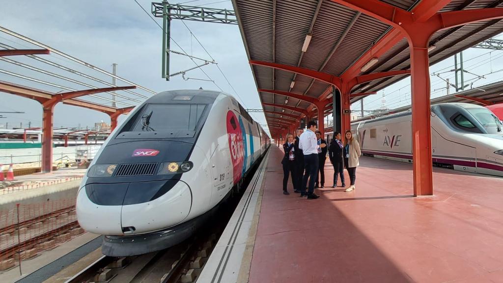 Trenes de Ouigo, AVE e Iryo en la estación de Chamartín en septiembre de 2022.