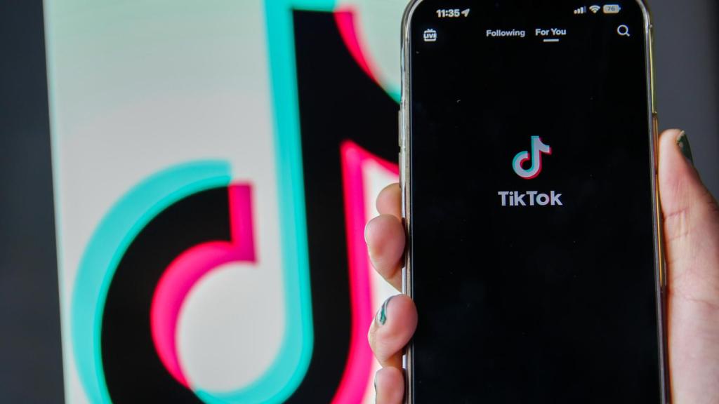 La aplicación TikTok en un teléfono móvil.