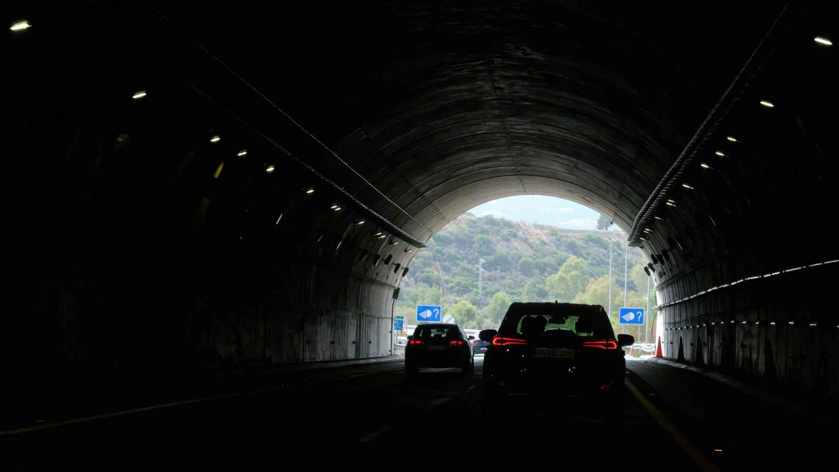 Túnel en una carretera española