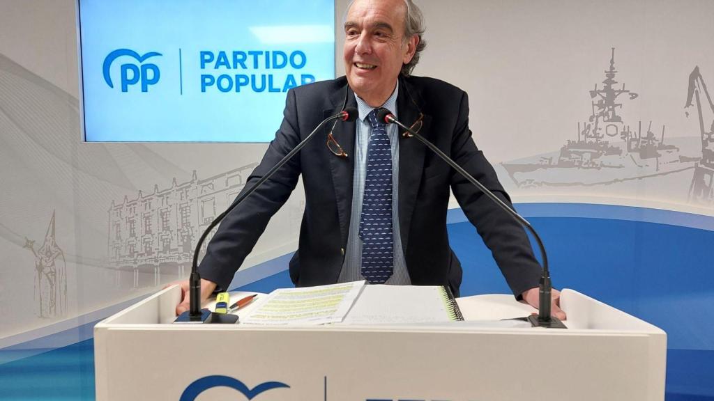 El senador, Juan Juncal, durante la presentación de la moción