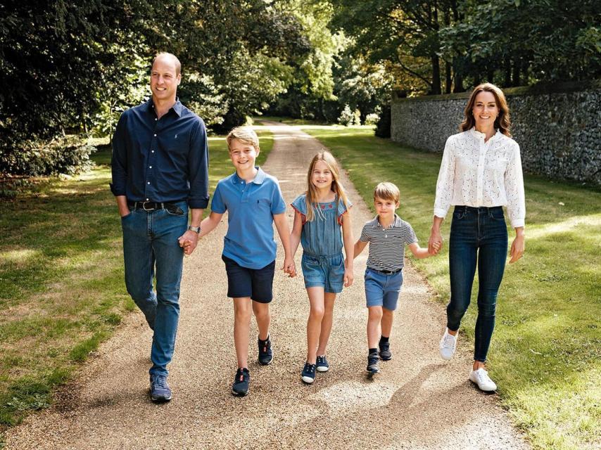 Los príncipes, con sus tres hijos.