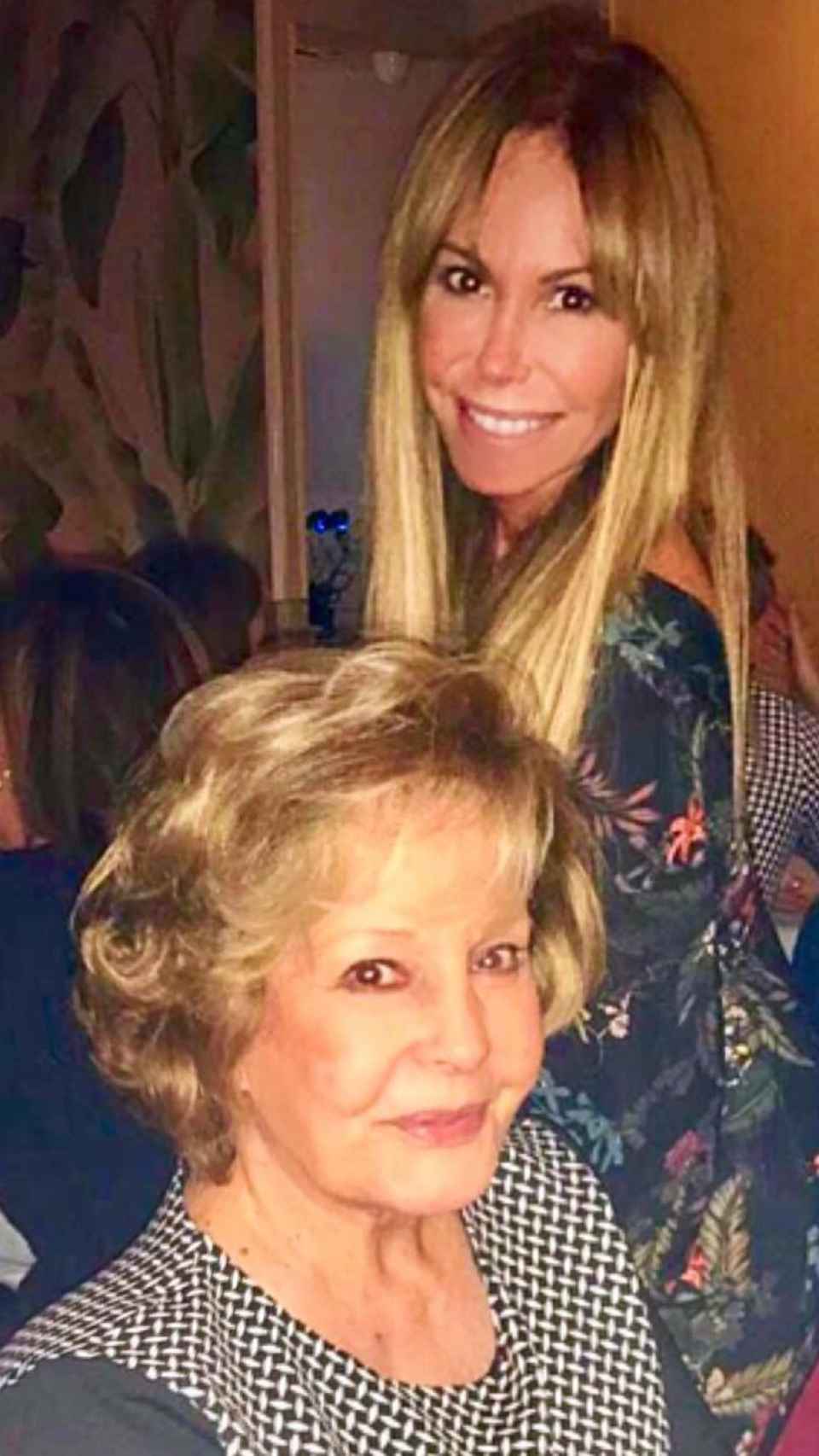 Lara Dibildos junto a su madre en una imagen de sus redes sociales.