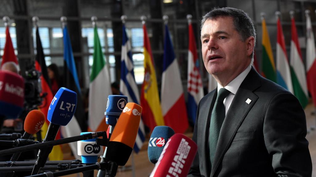 El presidente del Eurogrupo, Paschal Donohoe, comparece ante la prensa tras la Cumbre del Euro.