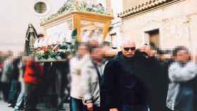 El capo de Cosa Nostra antes de ser detenido portando el cristo del Sepulcro de San Michele di Ganzaria (Catania)