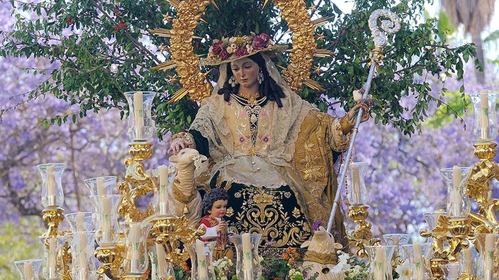 Fotografía de la Divina Pastora en su procesión.