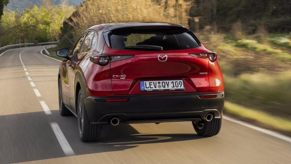 El Mazda CX-30 es un SUV que destaca por incorporar la etiqueta eco de la DGT.