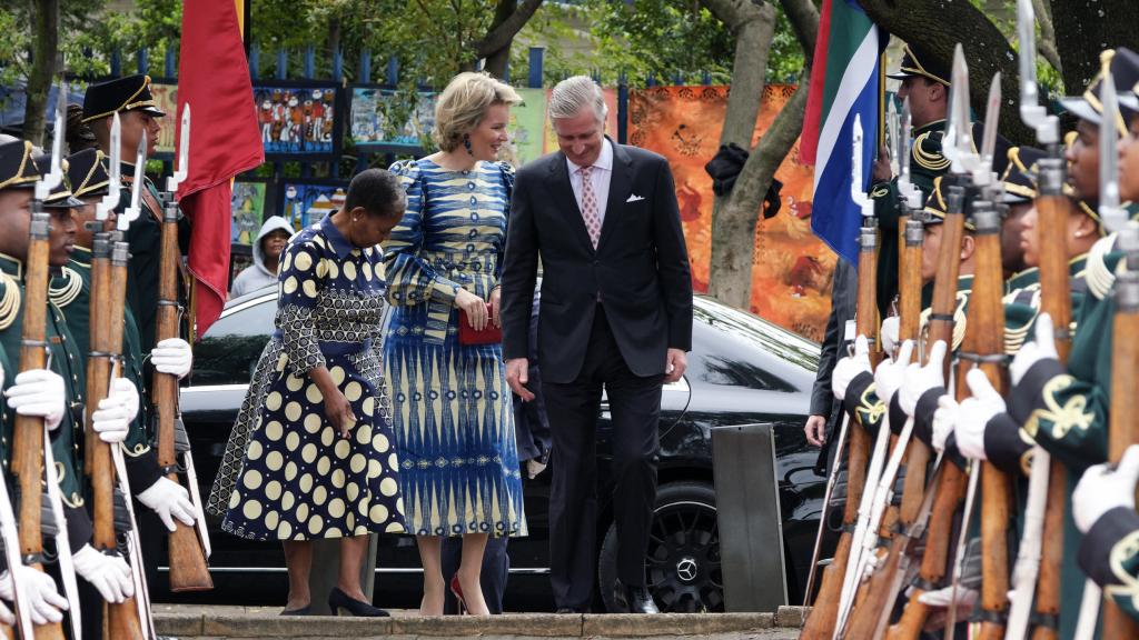 Felipe y Matilde de Bélgica durante su viaje a Sudáfrica.