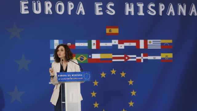 La presidenta de la Comunidad de Madrid, Isabel Díaz Ayuso, este sábado en el acto del PP en Madrid con hispanos residentes en España.