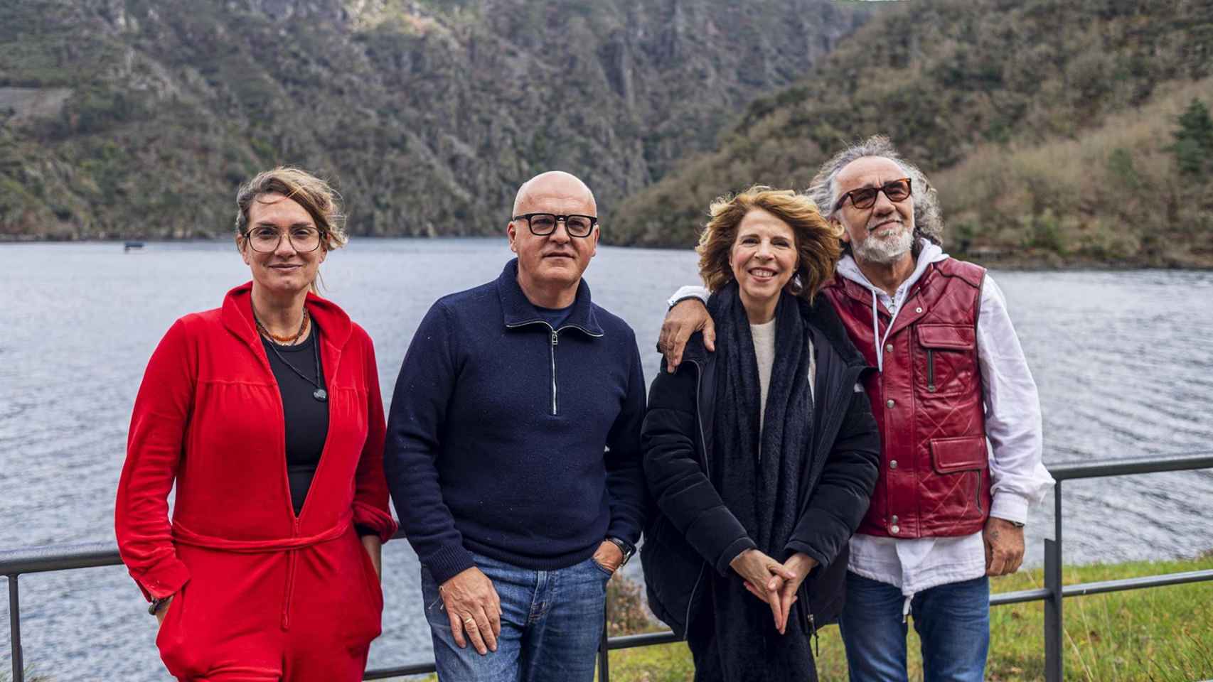 La directora del videoclip, Eva Nielsen, el presidente de la Diputación de Ourense, Manuel Baltar, Sole Giménez y Teo Cardalda.