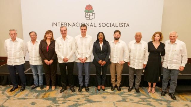 Pedro Sánchez, junto al resto de líderes progresistas en Santo Domingo