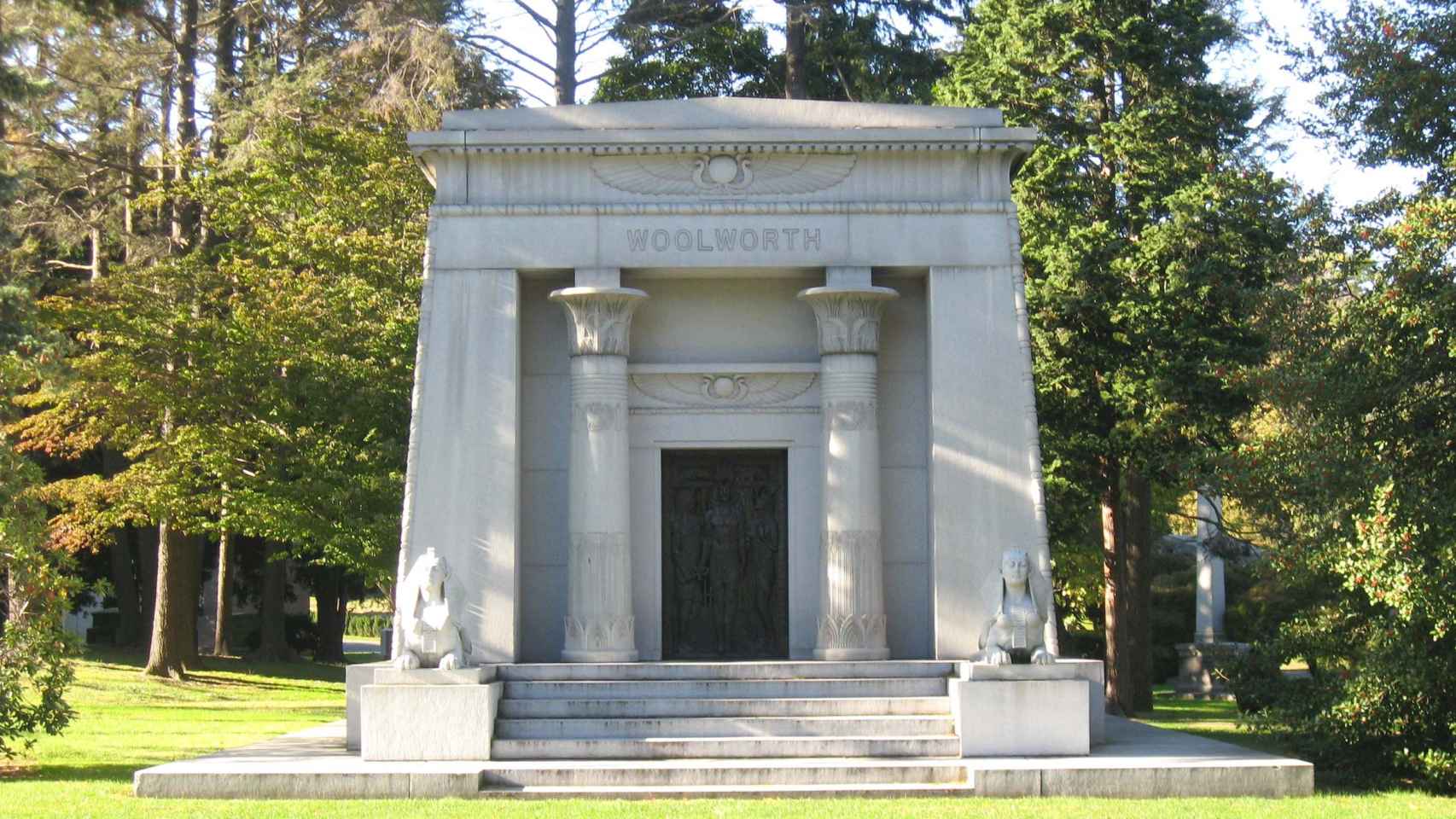Mausoleo Woolworth en el Cementerio Woodlawn.