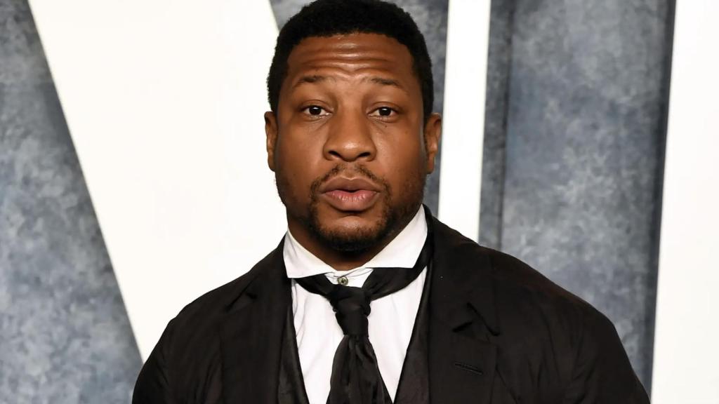 Jonathan Majors, la nueva estrella de Hollywood, es detenido por agredir presuntamente a una mujer