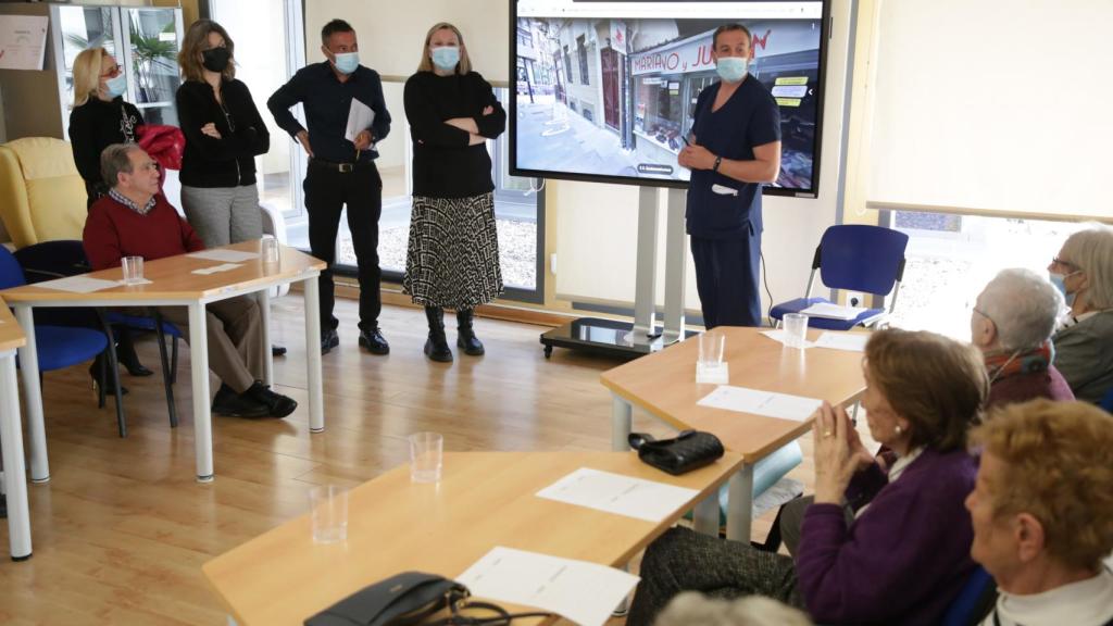 La consejera de Familia e Igualdad de Oportunidades, Isabel Blanco, presenta un proyecto de innovación tecnológica y digital al servicio de los cuidados puesto en marcha en AFA Zamora.