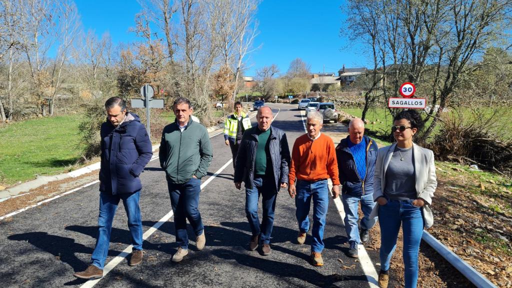 Visita de José María Barrios a las obras en Sagallos