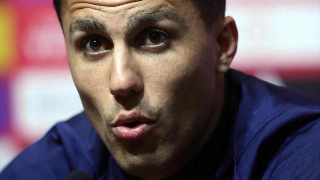 Rodri Hernández, en rueda de prensa con la selección española de fútbol