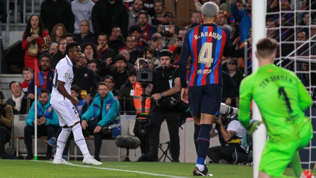 Vinicius celebra un gol durante El Clásico en el Camp Nou