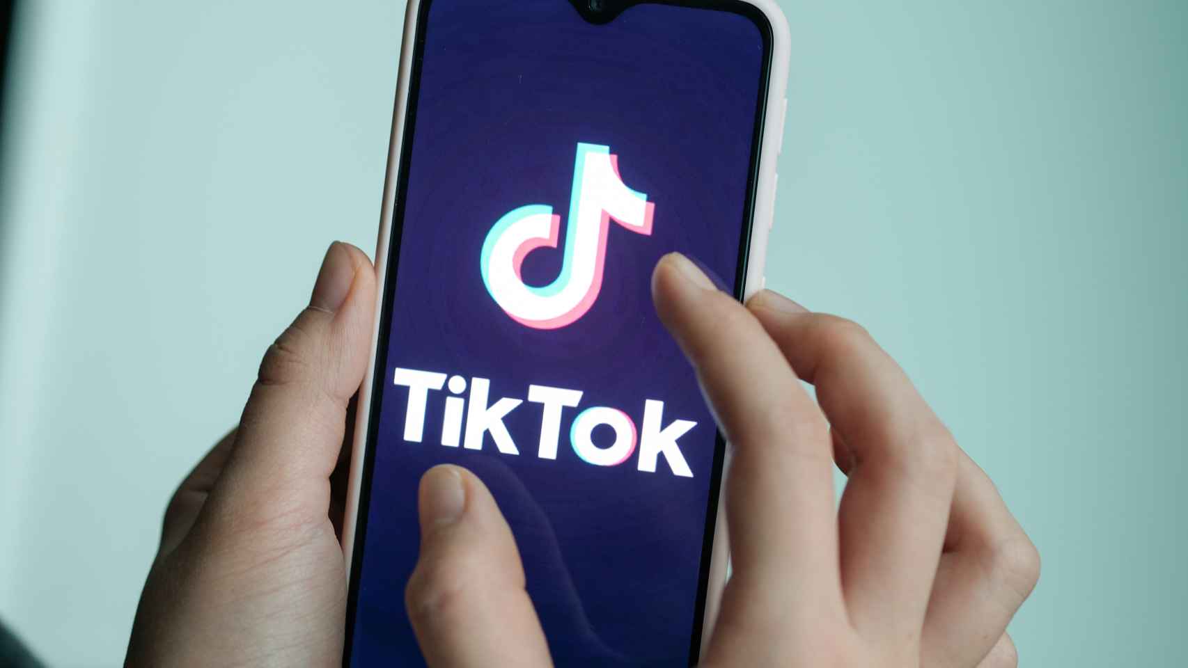 La aplicación TikTok en un teléfono móvil.