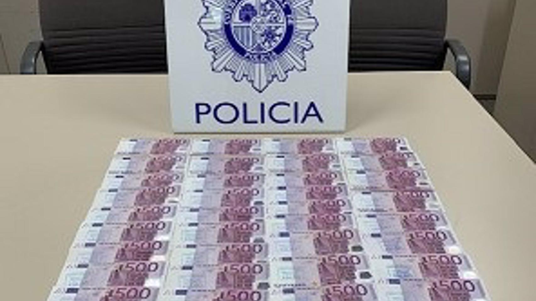 Billetes falsos de 500 euros.