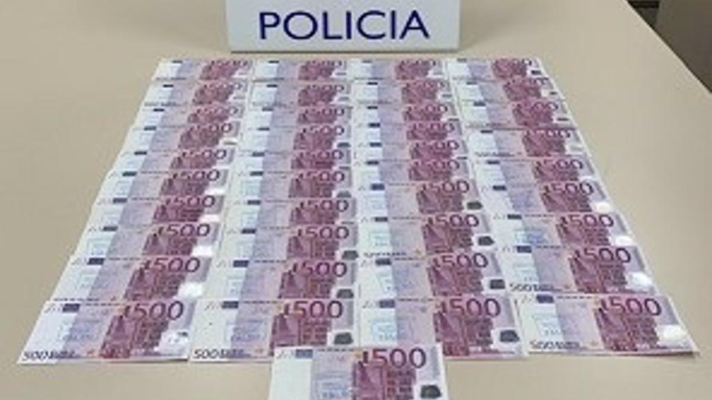 Billetes falsos de 500 euros.