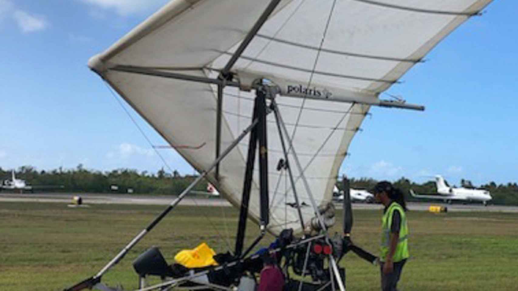La aeronave en la que llegaron los dos inmigrantes cubanos, en el aeropuerto de Cayo Hueso,.