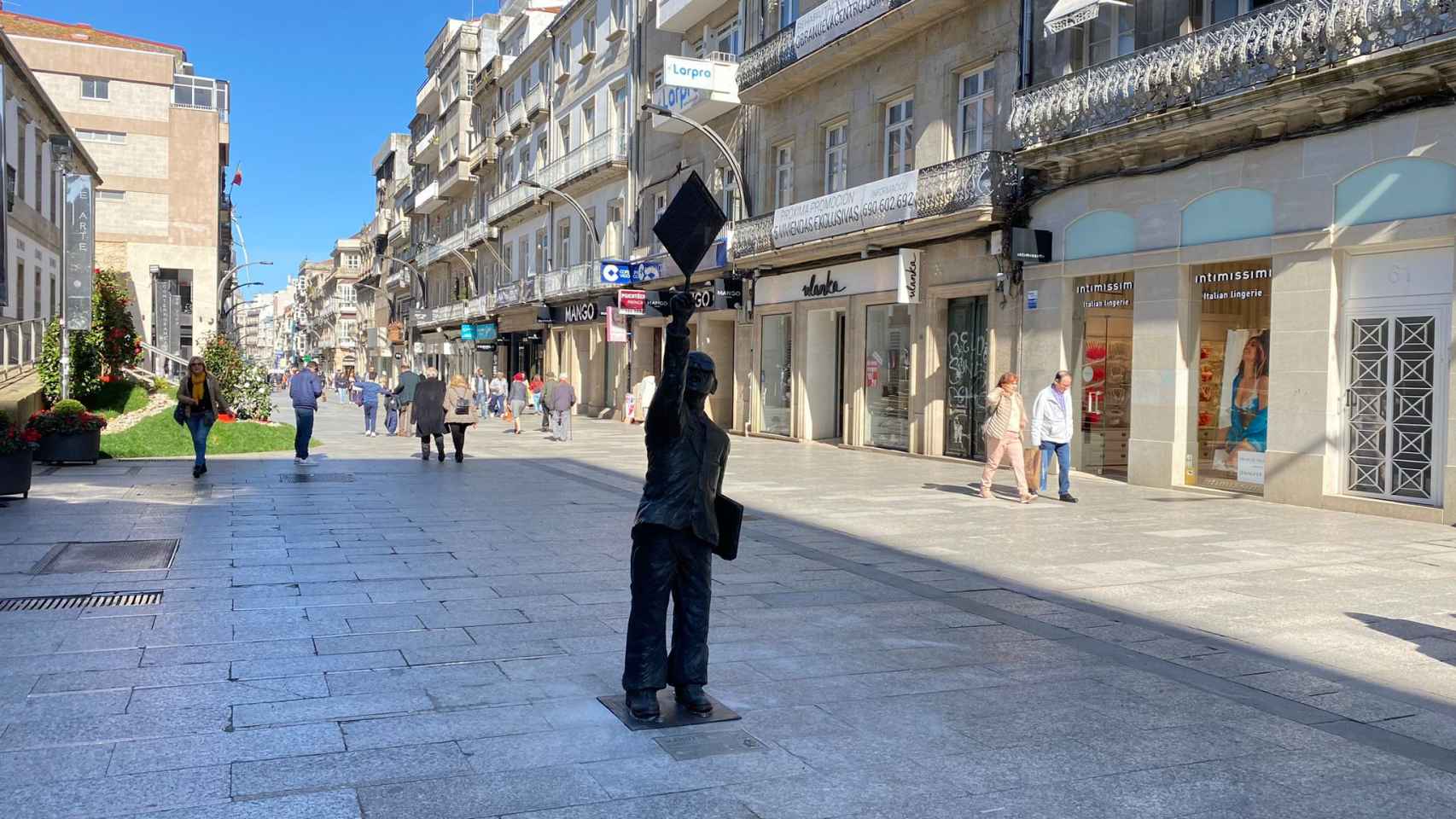 La escultura de Manuel Castro en la calle Príncipe, a 27 de marzo de 2023.