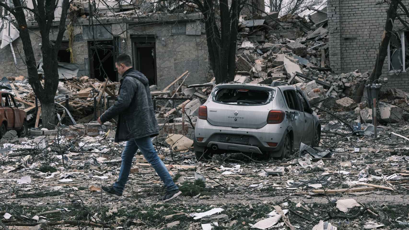 Edificios bombardeados por el Ejército ruso este lunes en Sloviansk.