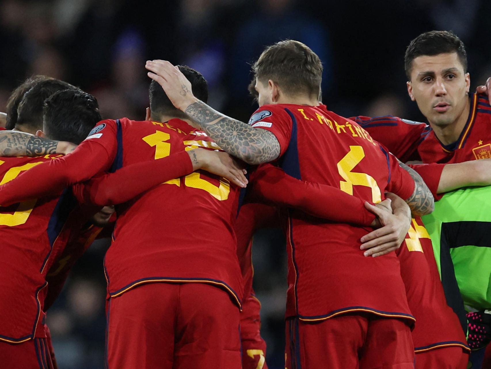 Écharpe Euro 2024 – Espagne & Écosse – Phase De Qualification – NEUVE