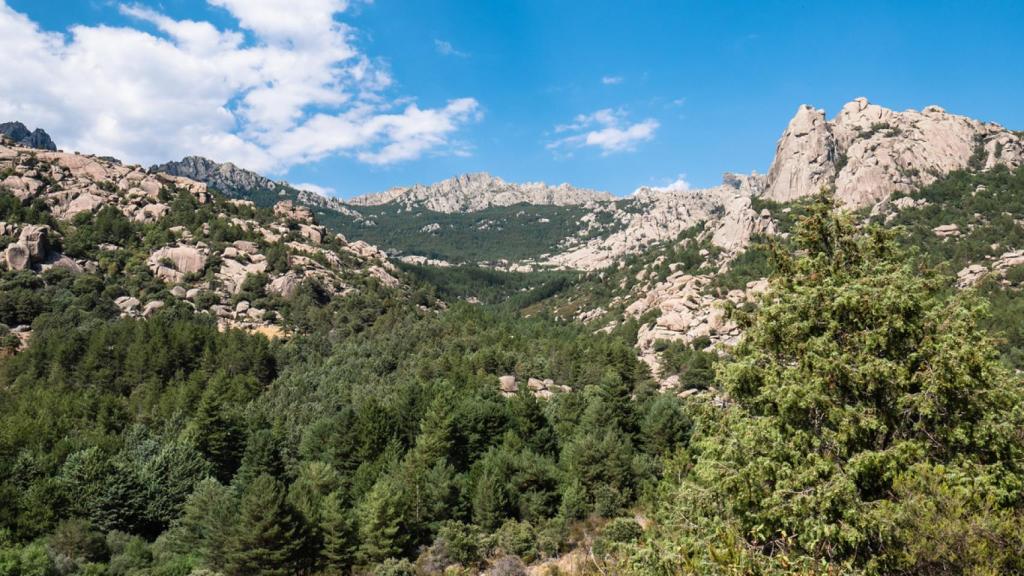 El pueblo encantado cerca de Madrid que podrás recorrer a través de esta ruta