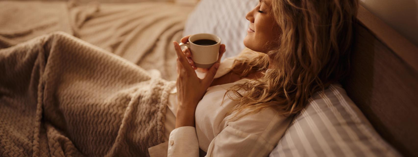 6 bebidas fáciles que puedes tomar antes de dormir y que te ayudarán a  adelgazar