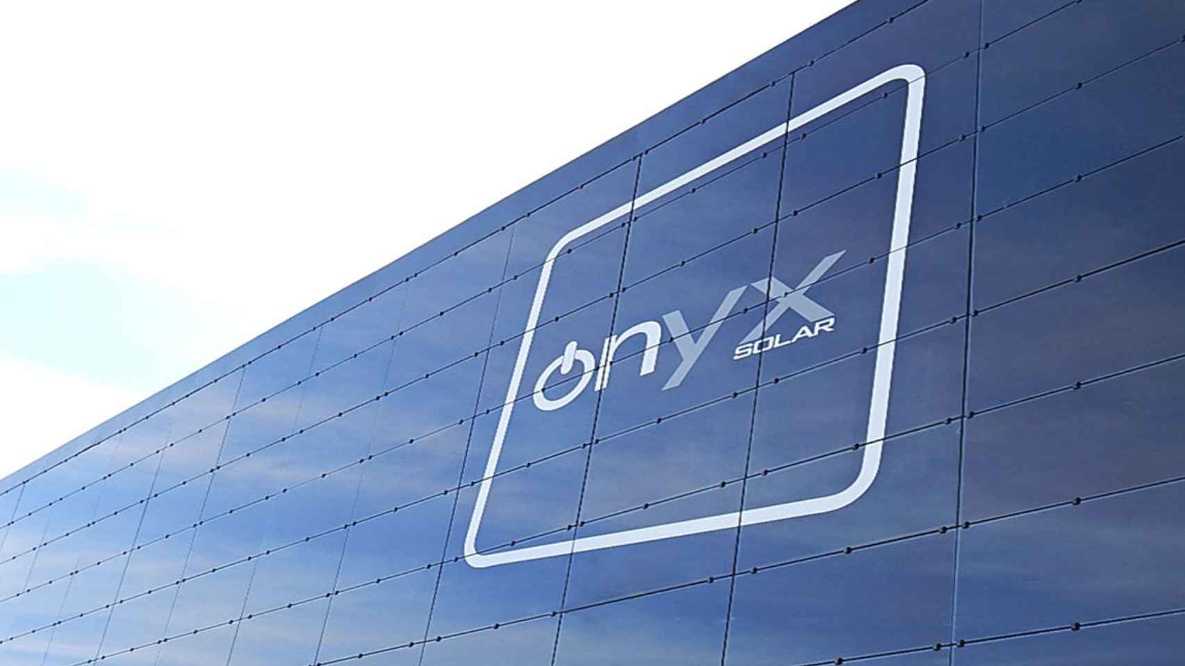 Fachada de las oficinas centrales de Onyx Solar en Ávila