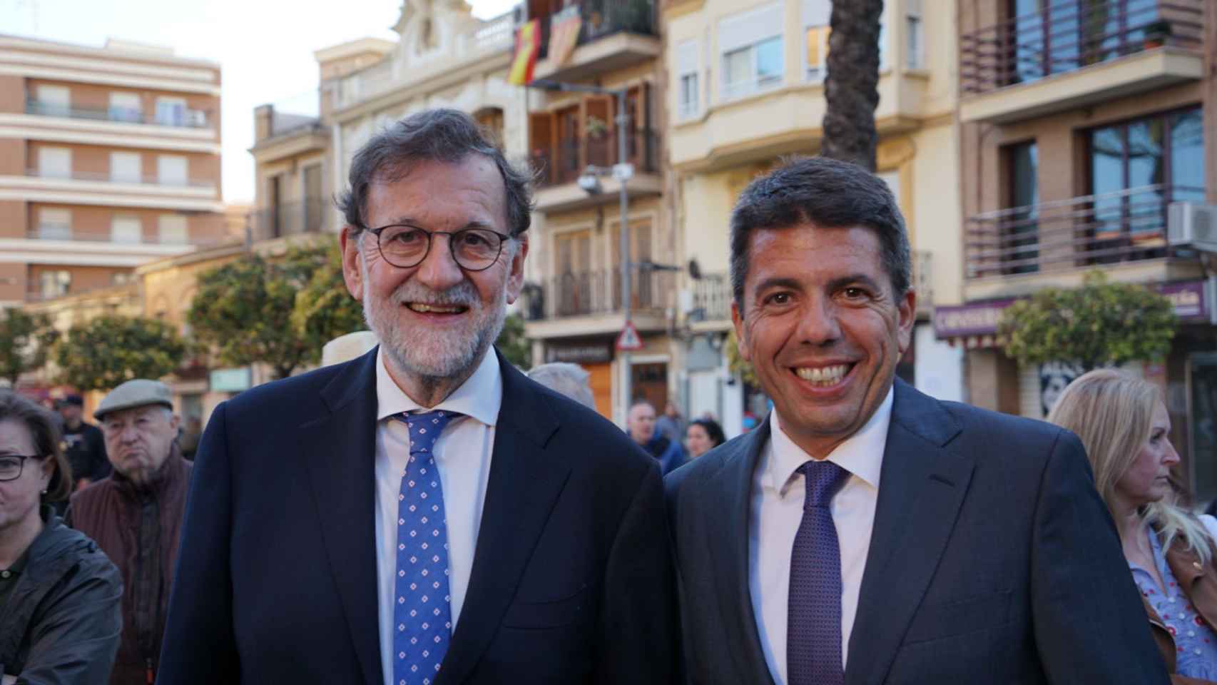 Mariano Rajoy, junto a Carlos Mazón en Torrent. EE