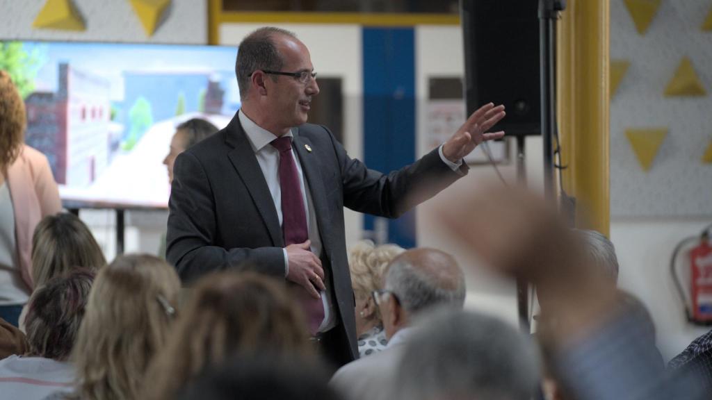 Alberto Rojo, alcalde de Guadalajara, durante la presentación del futuro centro de ocio para personas mayores.