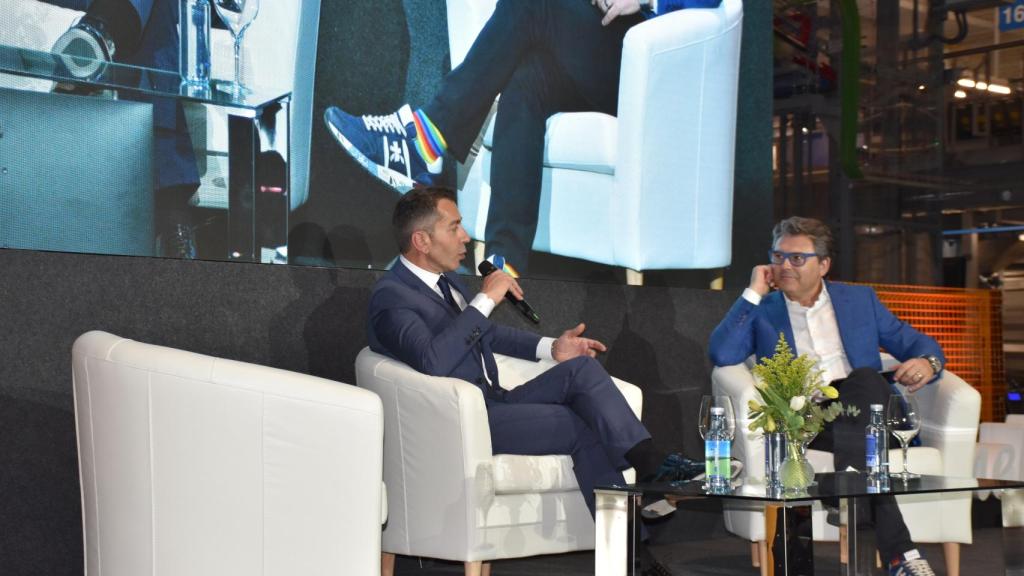 Javier Meléndez, CEO de Patatas Meléndez, en un momento de la inauguración junto a Marc Vidal, consultor tecnológico