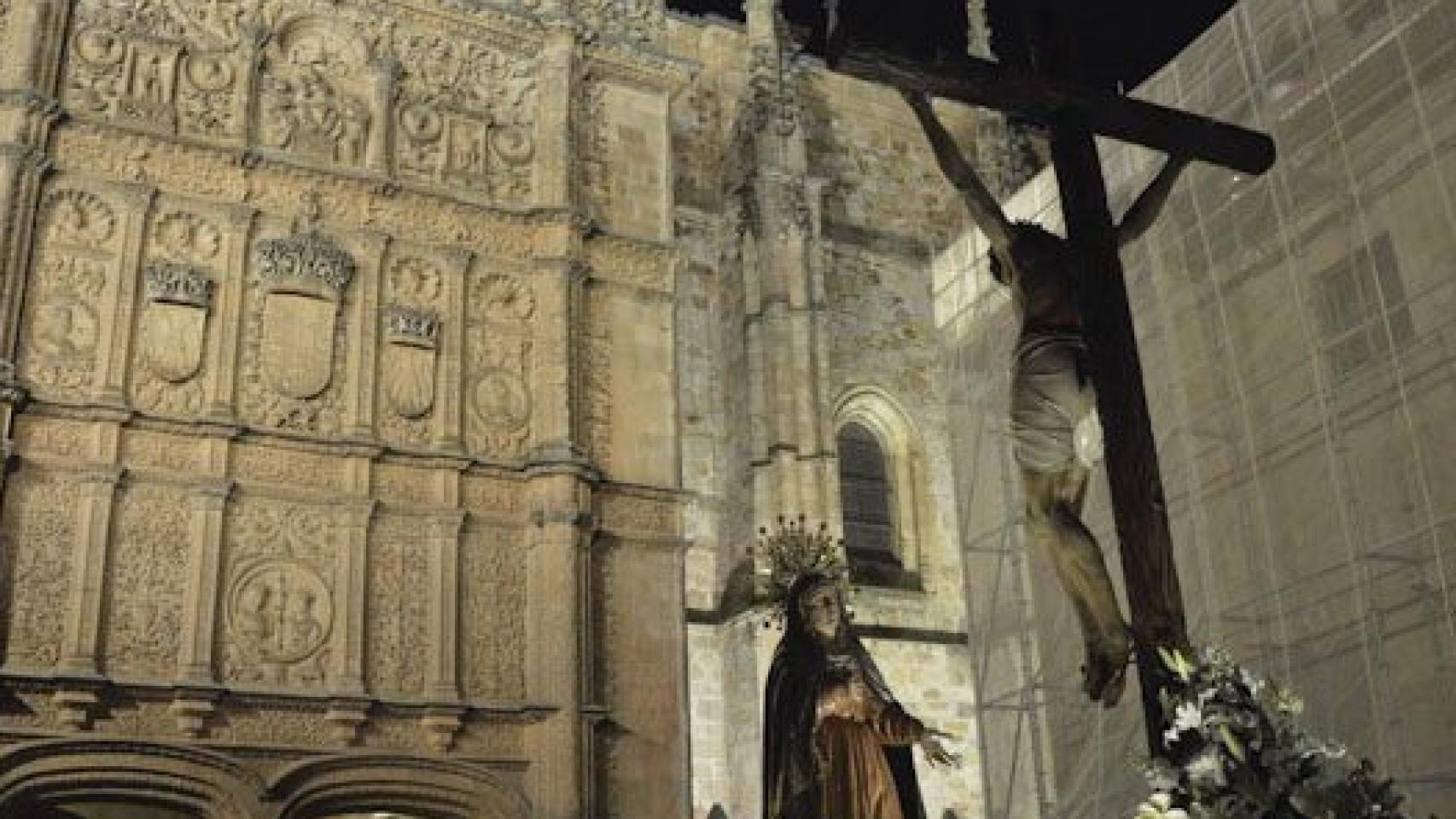 Procesión del Cristo de la Luz y la Virgen de la Sabiduría, en el Patio de Escuelas