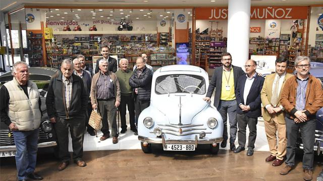 Presentación de la exposición por los 70 años de Renault en Vallsur