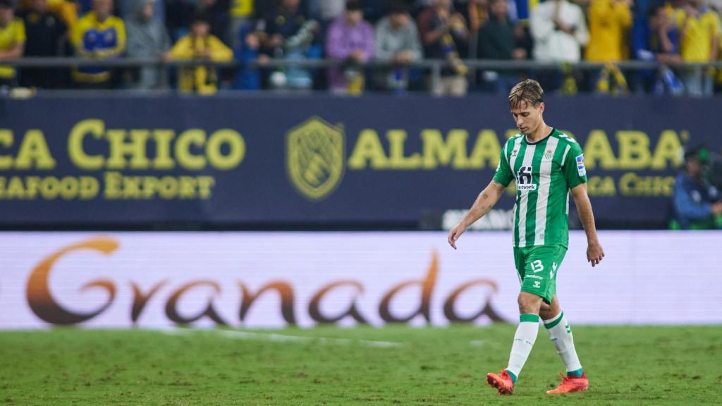 Sergio Canales, tras su expulsión en el Cádiz - Betis de La Liga 2022/2023