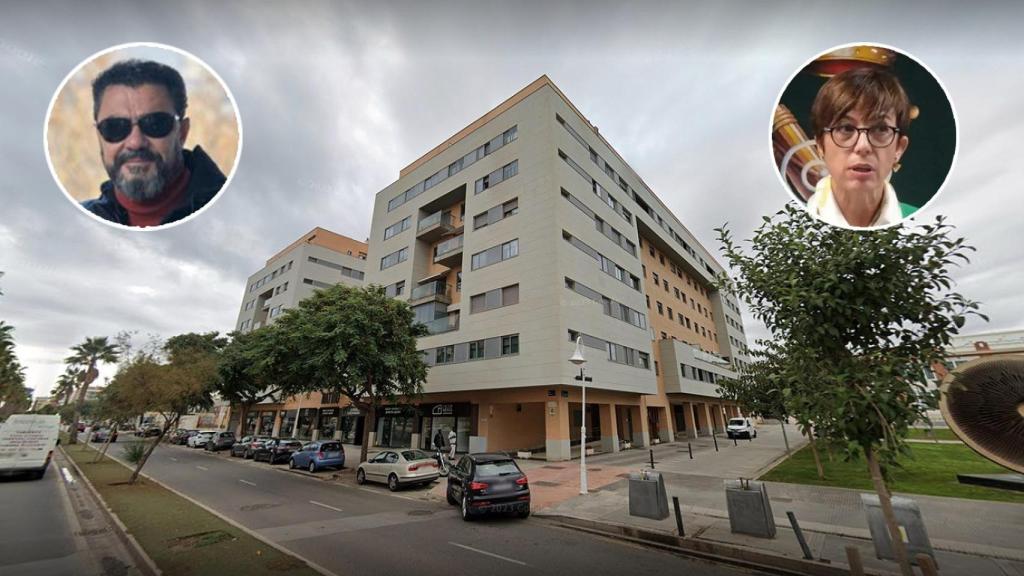 Juan Carlos Martínez y María Gámez, junto al inmueble de la calle Pacífico de Málaga en el que el matrimonio compró otro piso en 2010 por 272.000 euros.