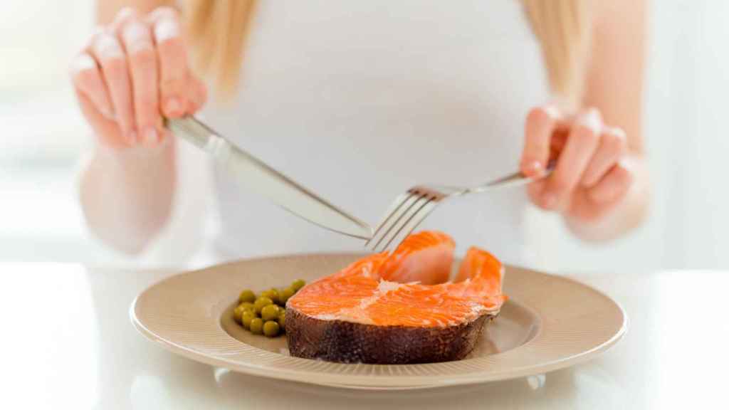 Un plato de salmón.