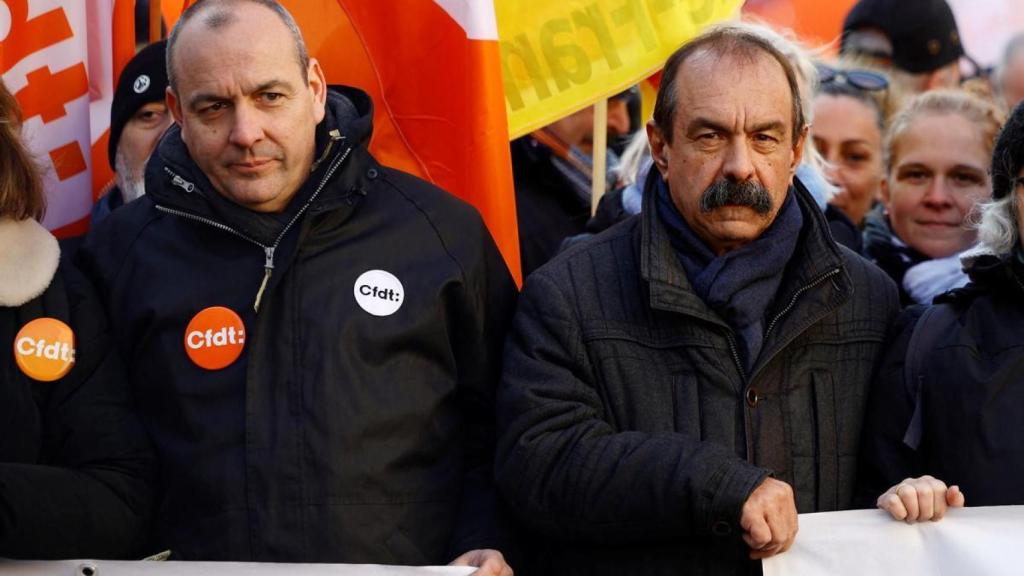 El líder del sindicato CFDT, Laurent Berger, y el de la CGT, Philippe Martinez, durante la manifestación contra la reforma de las pensiones el pasado 7 de febrero en París.
