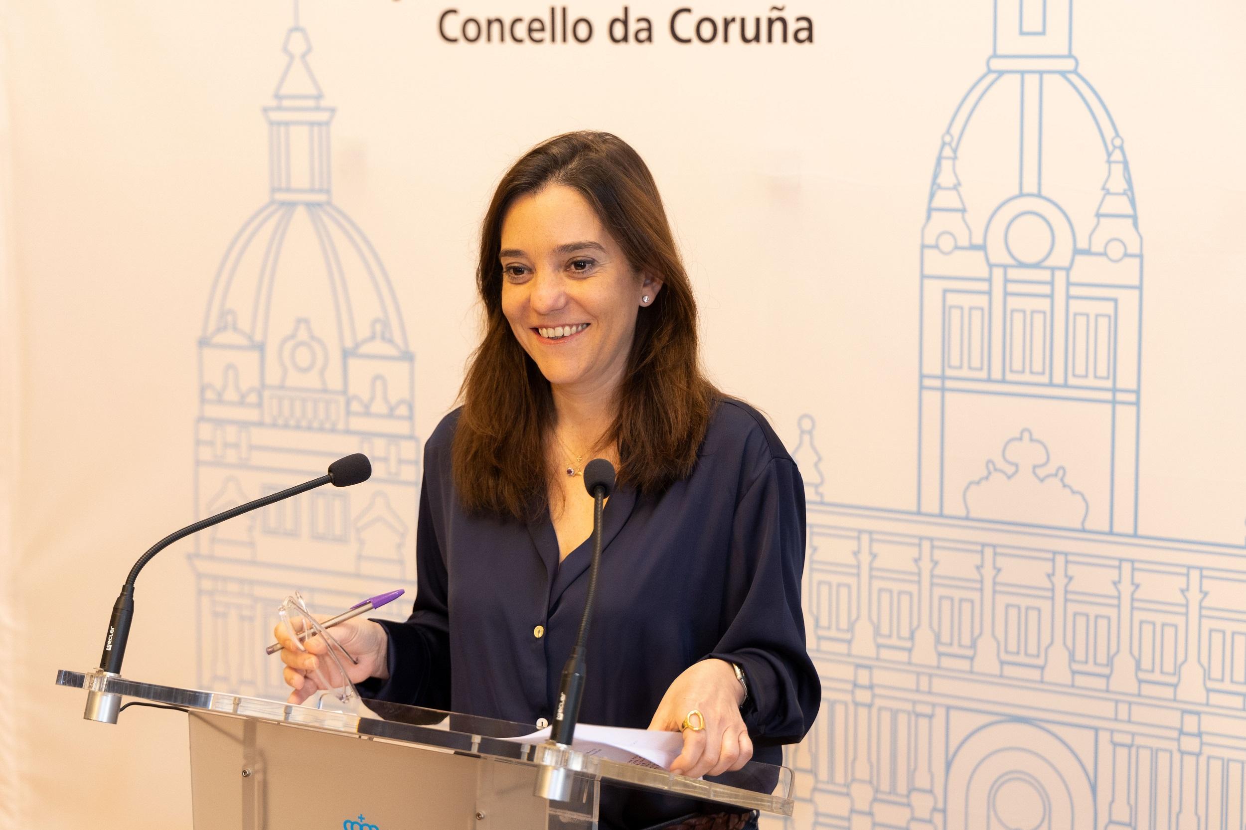 La alcaldesa de A Coruña, Inés Rey, durante una rueda de prensa.