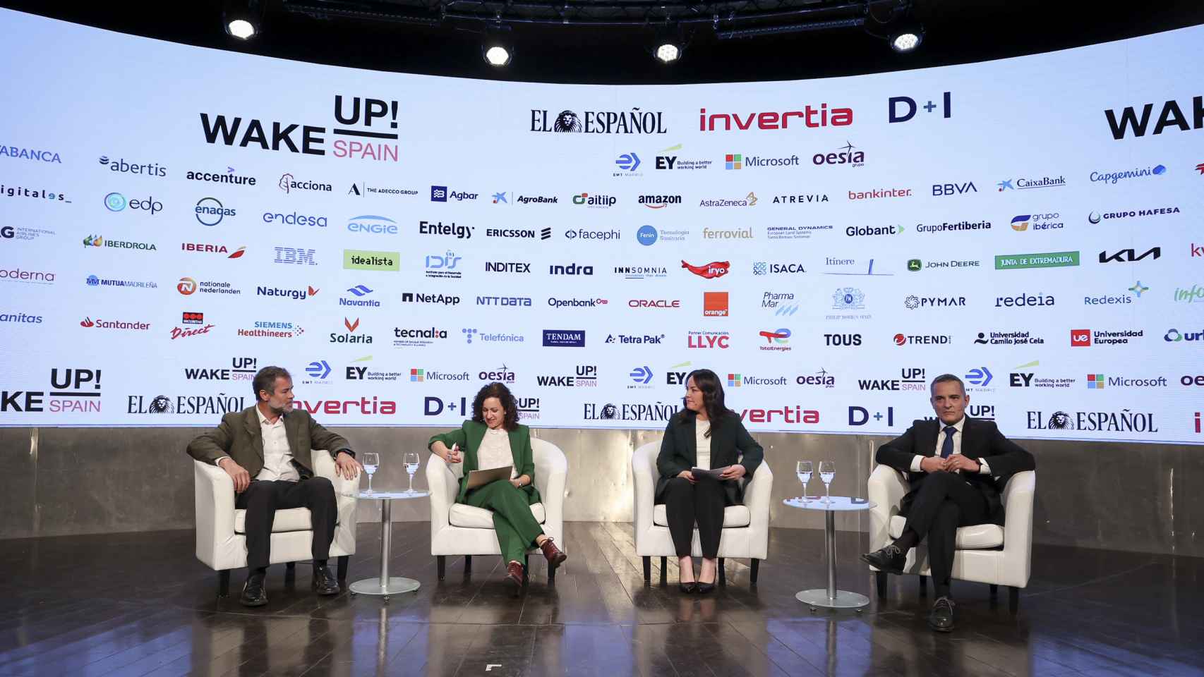 Baltasar Lobato (EY), Noelia Hernández (D+I - EL ESPAÑOL), Alberto Borrego (NTT Data) y Yulisa Domínguez (Grupo Oesía), durante Wake Up, Spain! 2023.